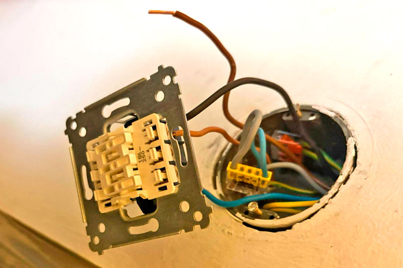 Sähköasennus Sähköasennus sähkömies Virtapojat